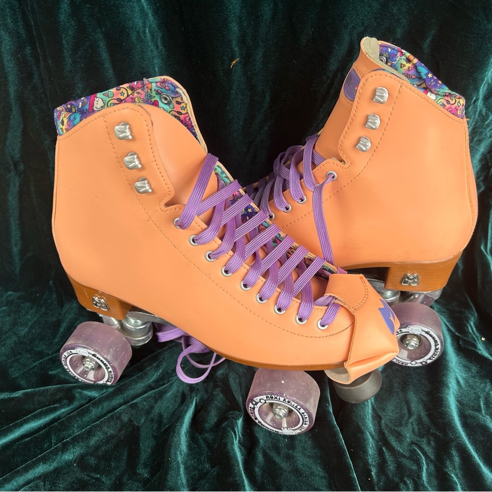 Moxie Beach Bunny Roller Skates 9